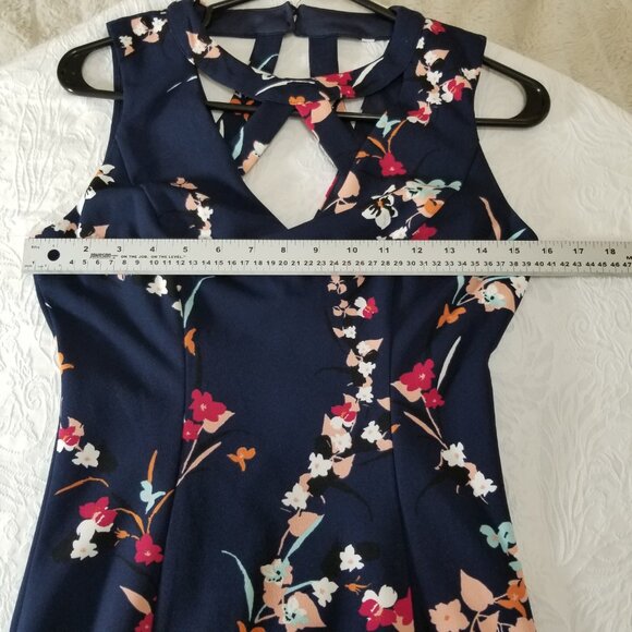 GUESS Strapless Floral Navy Sheath Dress SIZE 4 - Picture 5 of 9